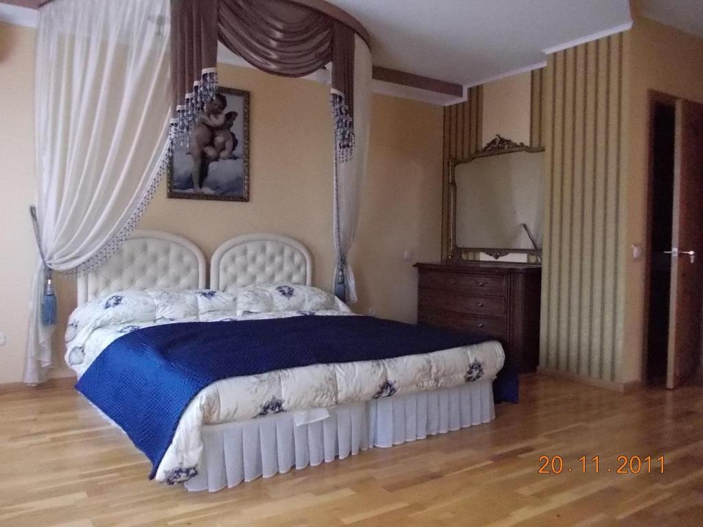 Hotel Rayske Yabloko Lwów Zewnętrze zdjęcie