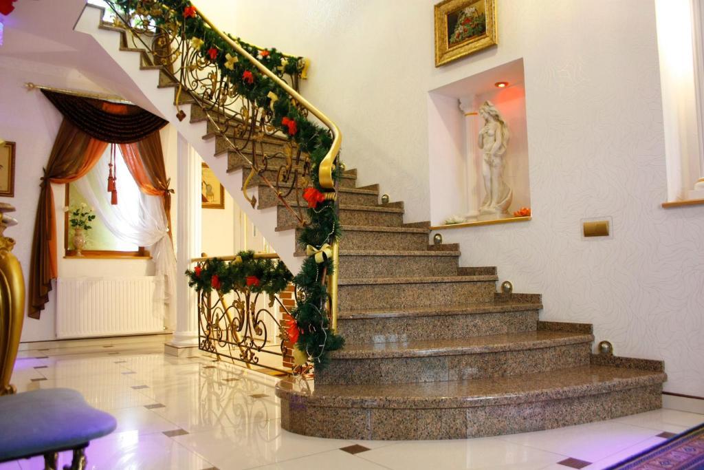 Hotel Rayske Yabloko Lwów Zewnętrze zdjęcie