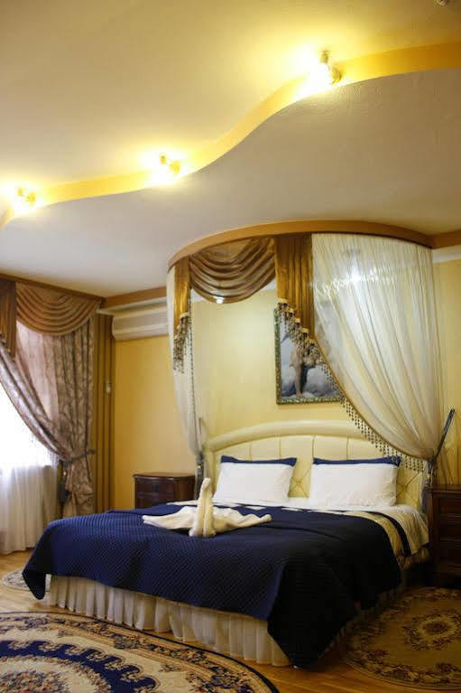 Hotel Rayske Yabloko Lwów Zewnętrze zdjęcie